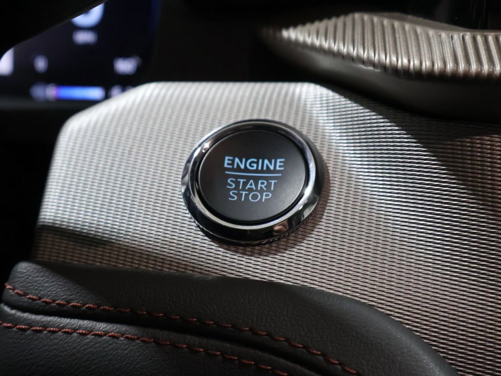 Used 2025 Ford Explorer Active image 28