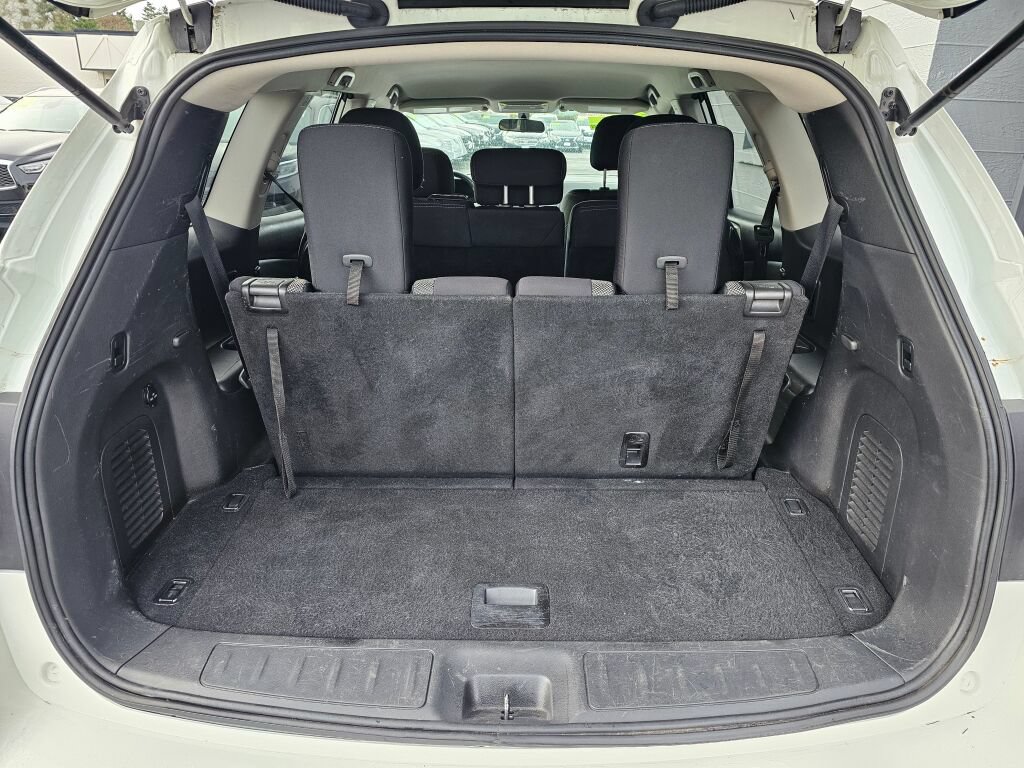 Used 2018 Nissan Pathfinder SV image 17
