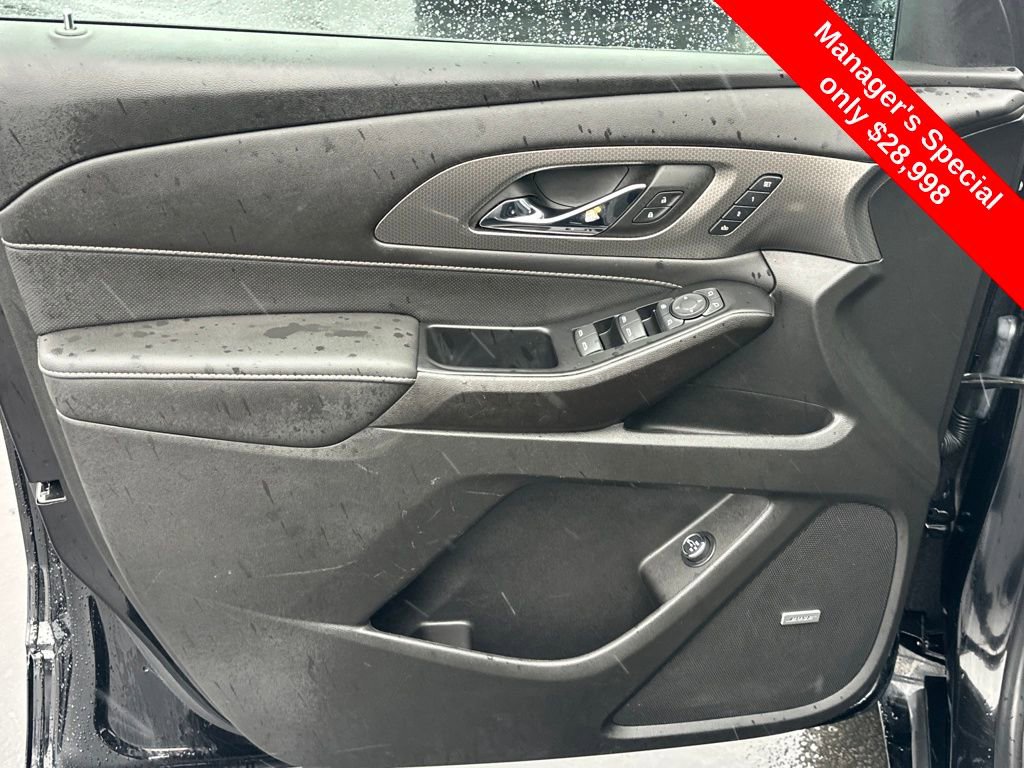 Used 2023 Chevrolet Traverse Premier image 12