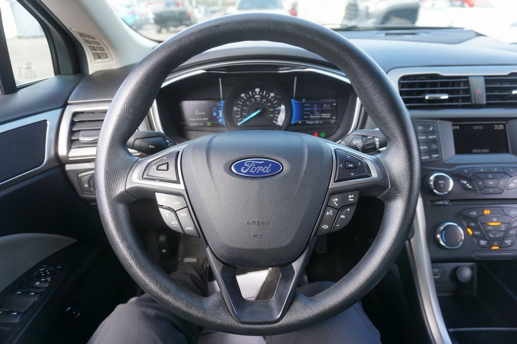 Used 2017 Ford Fusion S image 3