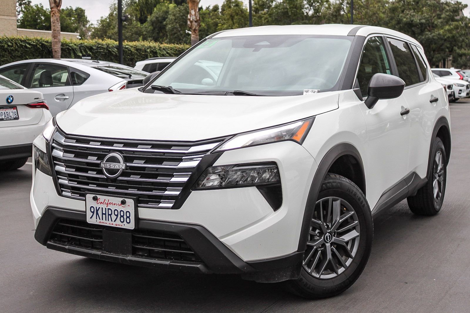Used 2024 Nissan Rogue S image 1
