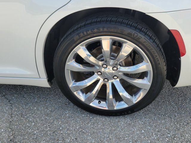 Used 2015 Chrysler 300 C RWD image 10