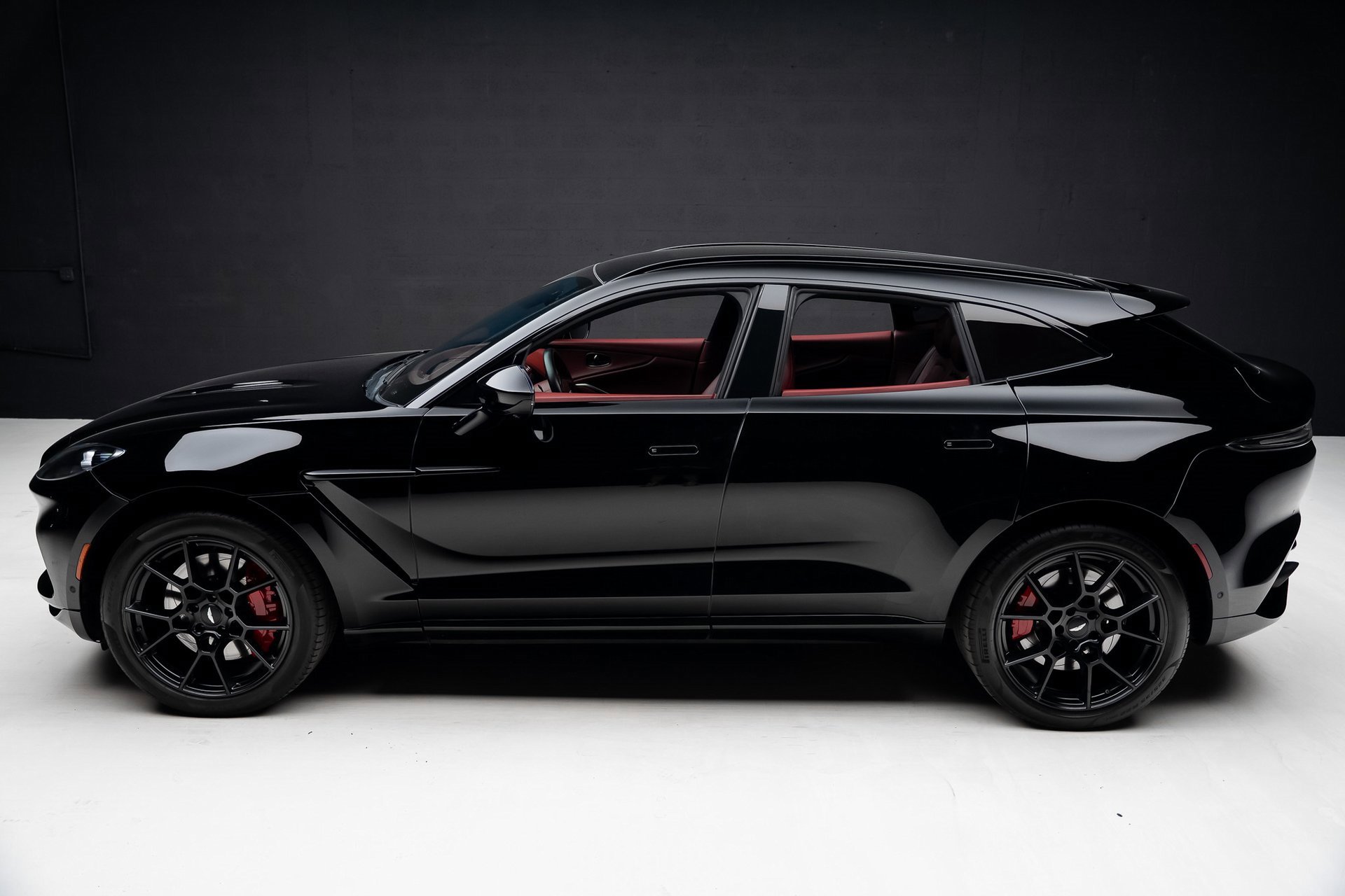 Used 2021 Aston Martin DBX image 16