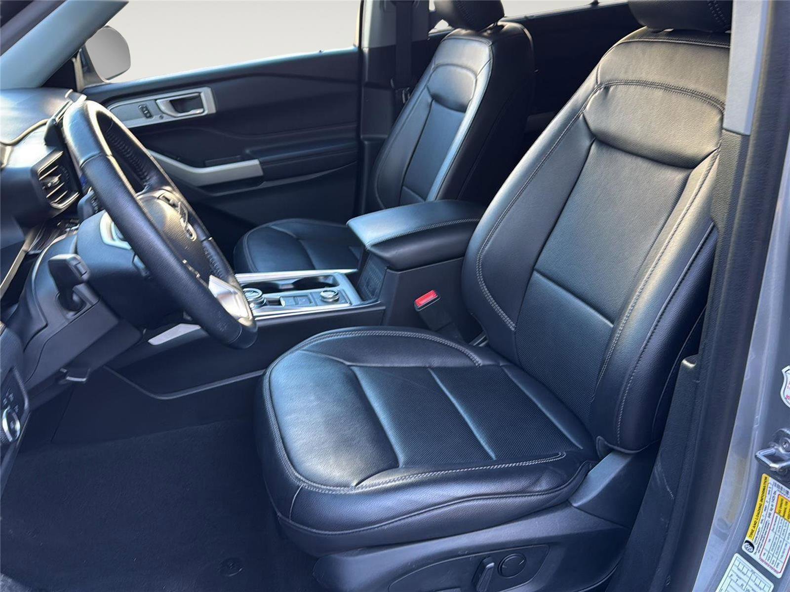 Used 2023 Ford Explorer Limited image 14