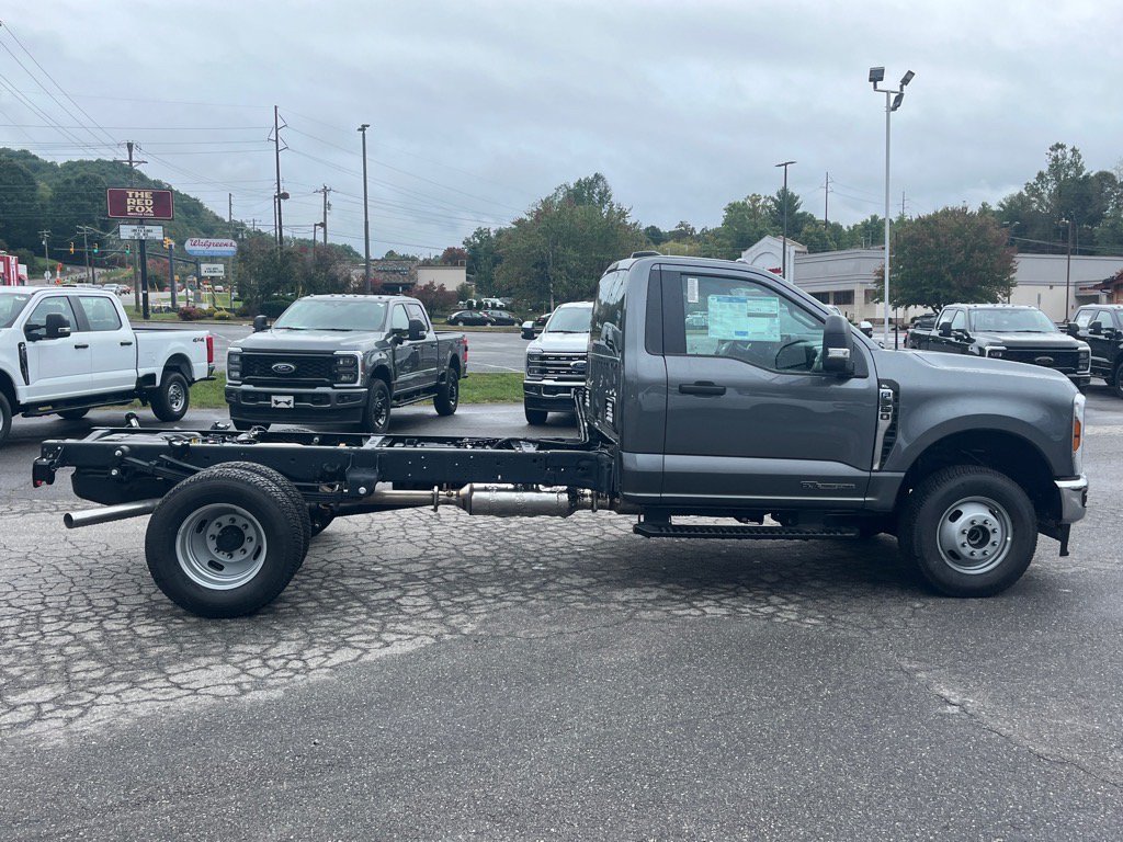 New 2026 Ford F350 XL w/ XL Chrome Package AWD/4WD image 2