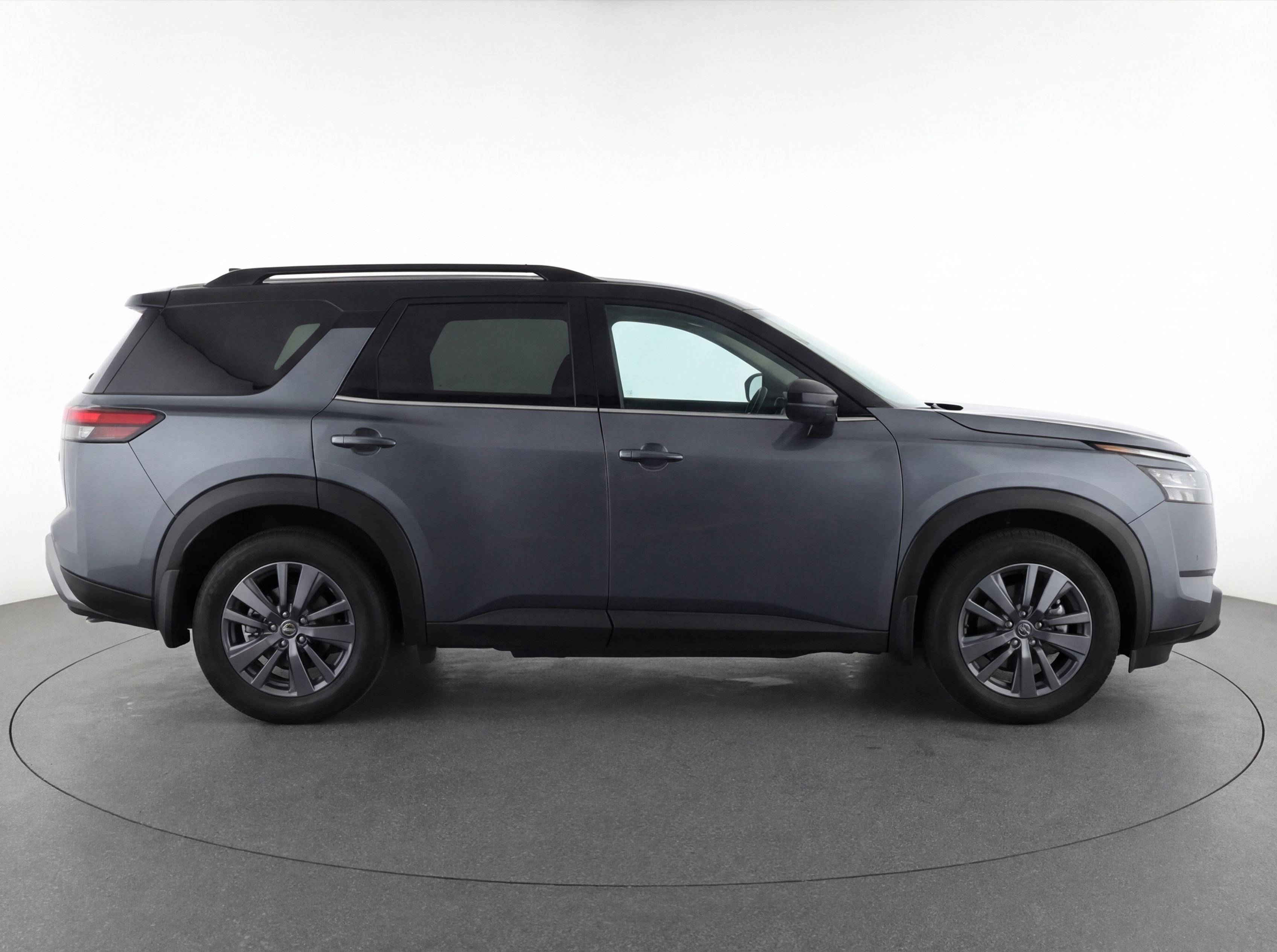 Used 2024 Nissan Pathfinder SV image 11