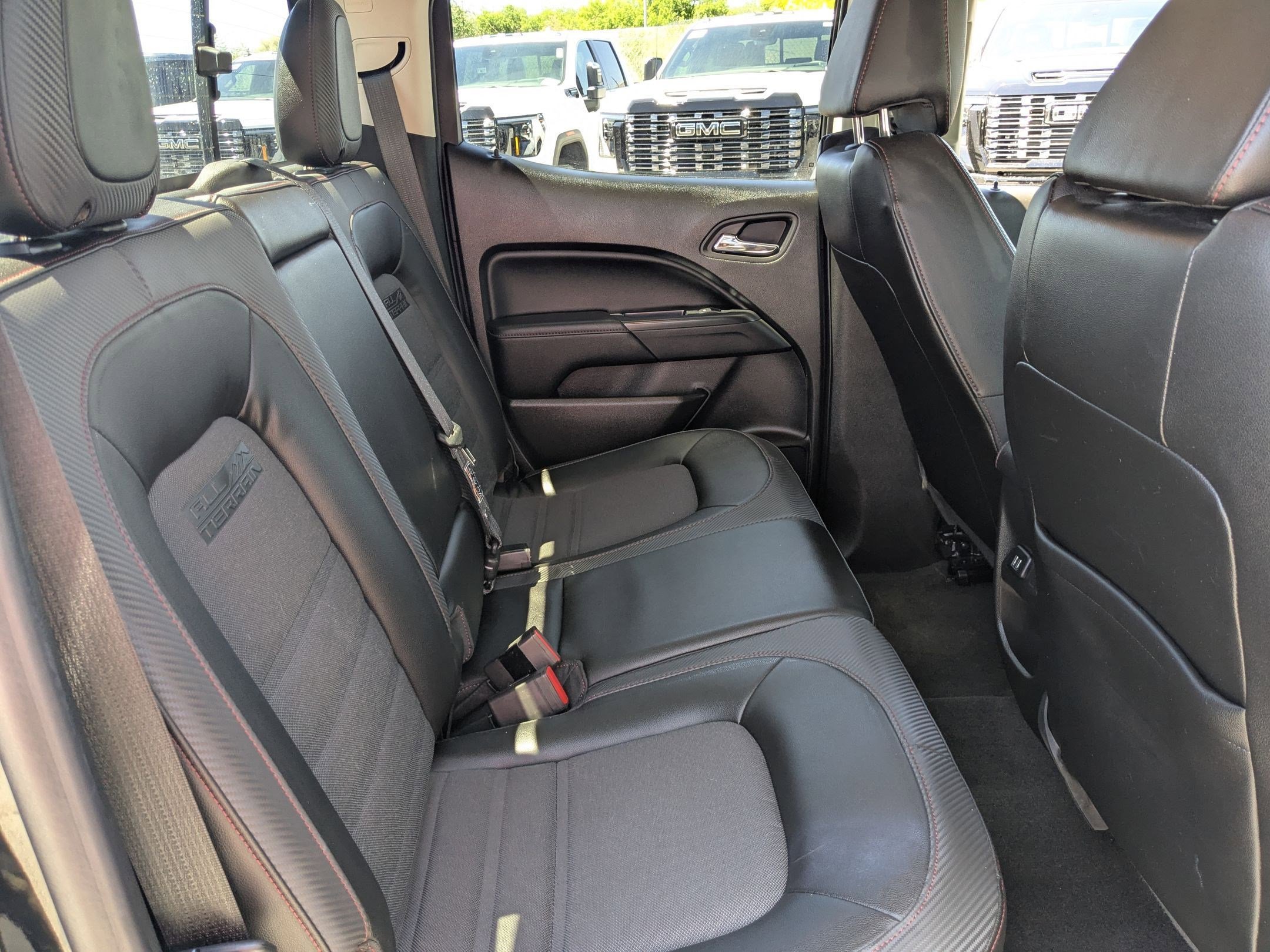 Used 2015 GMC Canyon SLE w/ All-Terrain Package AWD/4WD image 28