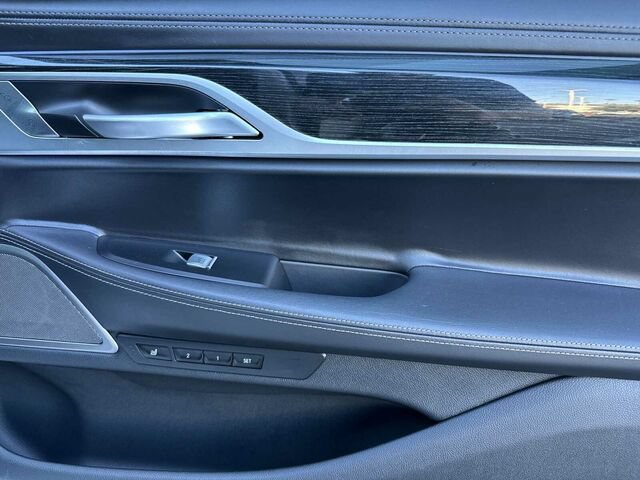 Used 2019 BMW 750i w/ Executive Package RWD image 21