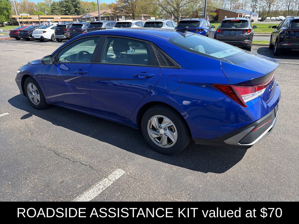 Used 2024 Hyundai Elantra SE FWD image 5