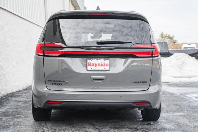 Used 2025 Chrysler Pacifica Limited image 7