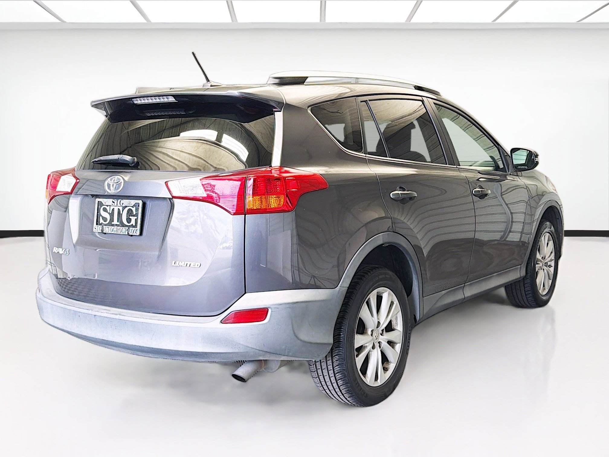 Used 2015 Toyota RAV4 Limited w/ Technology Package FWD image 4
