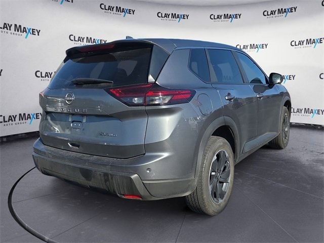 Used 2024 Nissan Rogue SV image 5