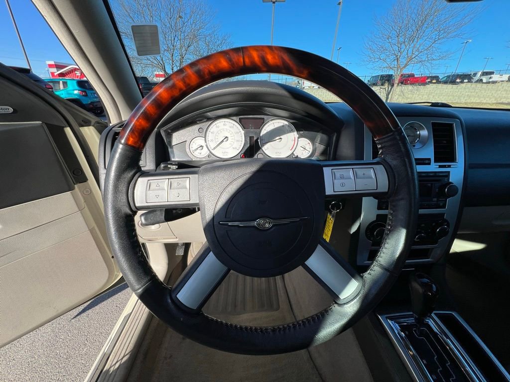 Used 2006 Chrysler 300 C w/ Protection Group II image 39