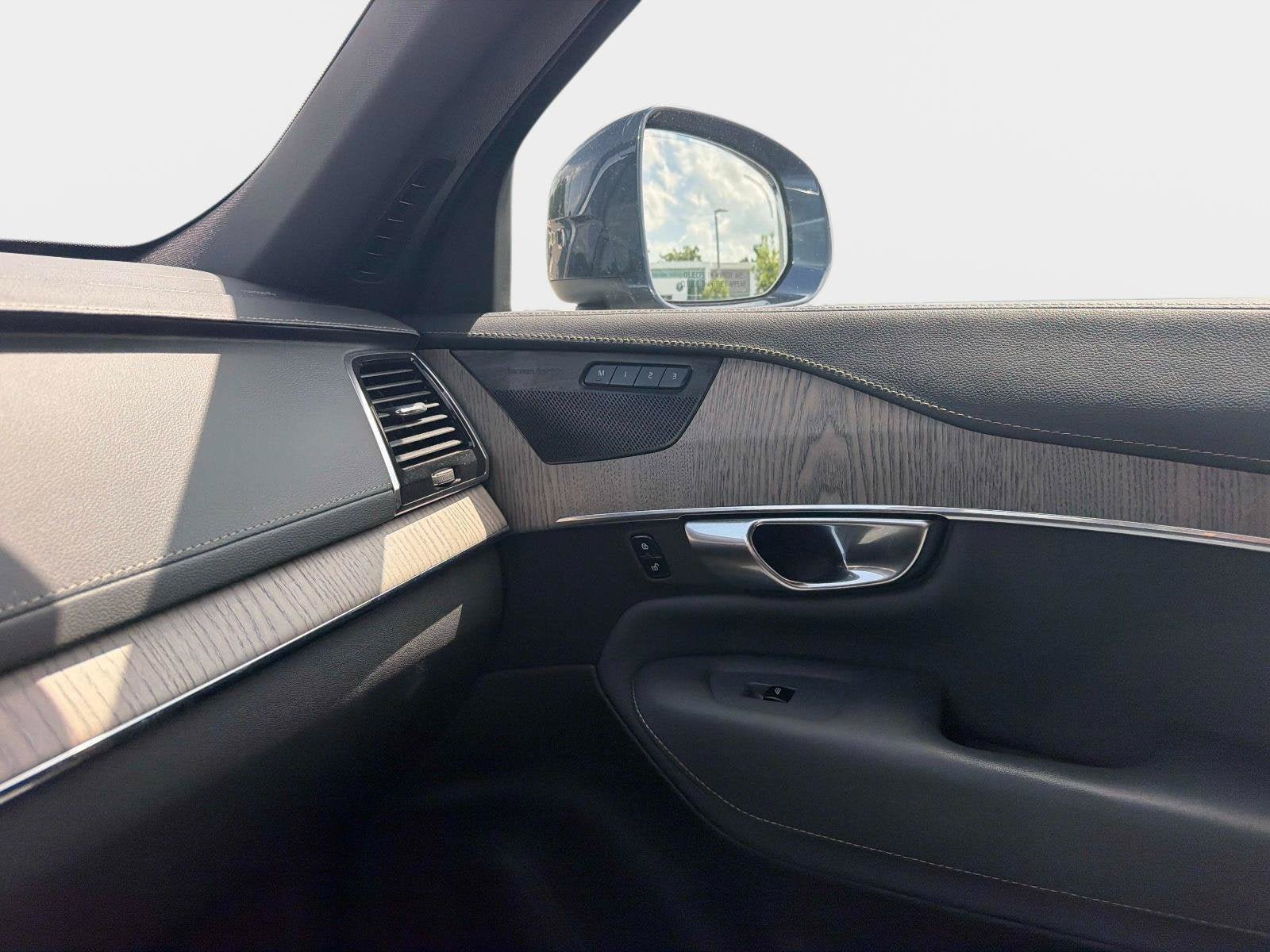 Used 2023 Volvo XC90 B6 Ultimate w/ Protection Package Premier AWD/4WD image 21