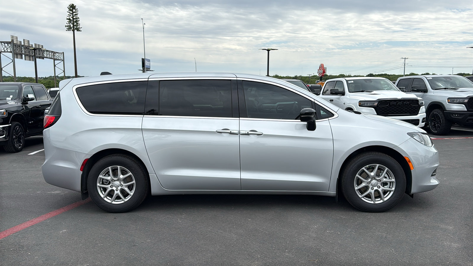 New 2026 Chrysler Voyager LX image 6