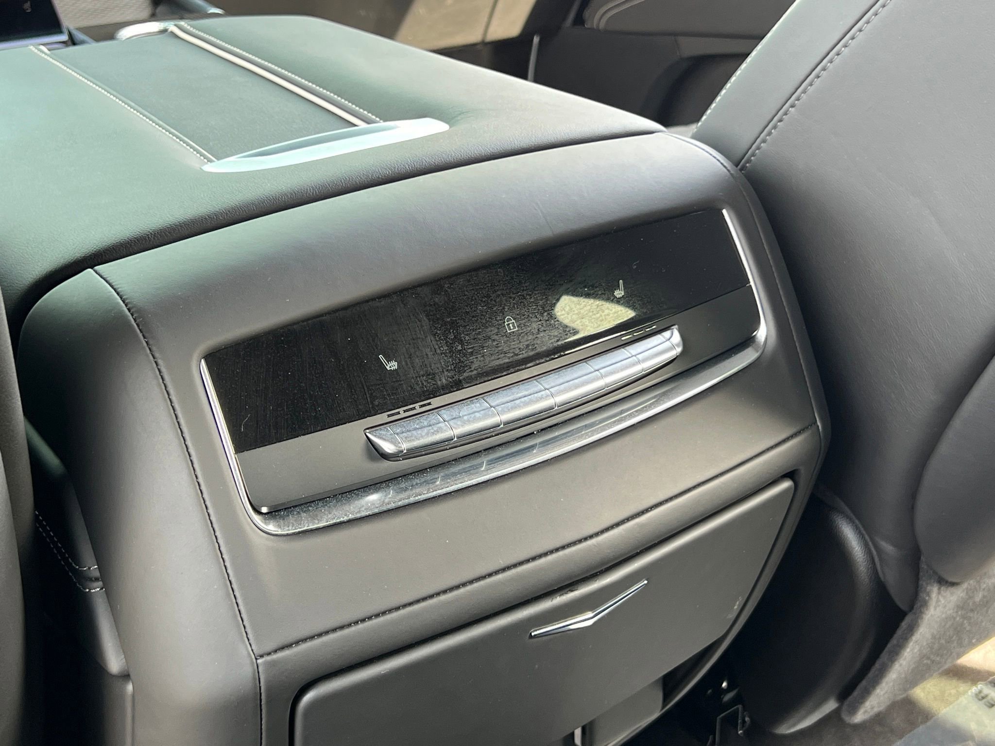 Used 2025 Cadillac Escalade ESV V image 21