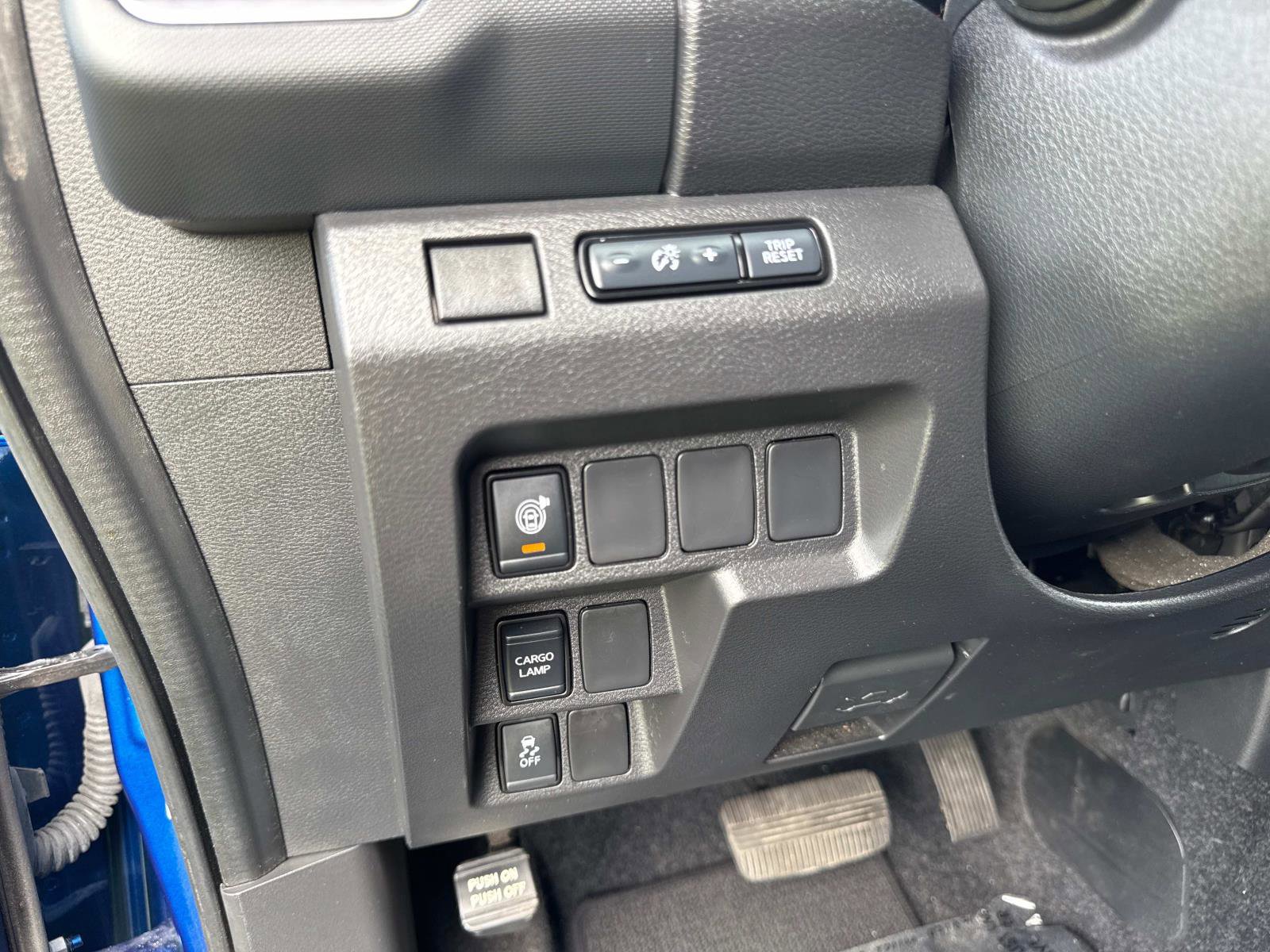 Used 2024 Nissan Frontier SV w/ Technology Package image 31