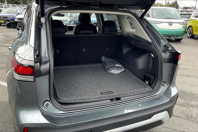 New 2025 Volkswagen Tiguan SE AWD/4WD image 24