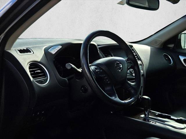 Used 2018 Nissan Pathfinder Platinum image 10