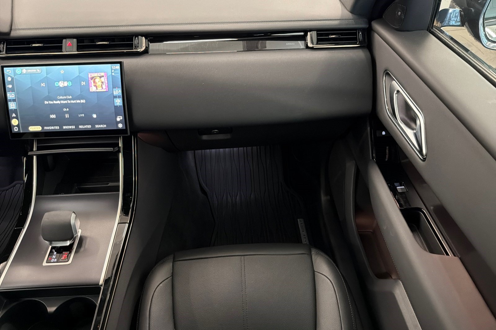 Certified 2026 Land Rover Range Rover Velar Dynamic SE AWD/4WD image 34