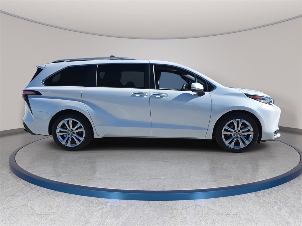 Used 2022 Toyota Sienna Platinum image 5
