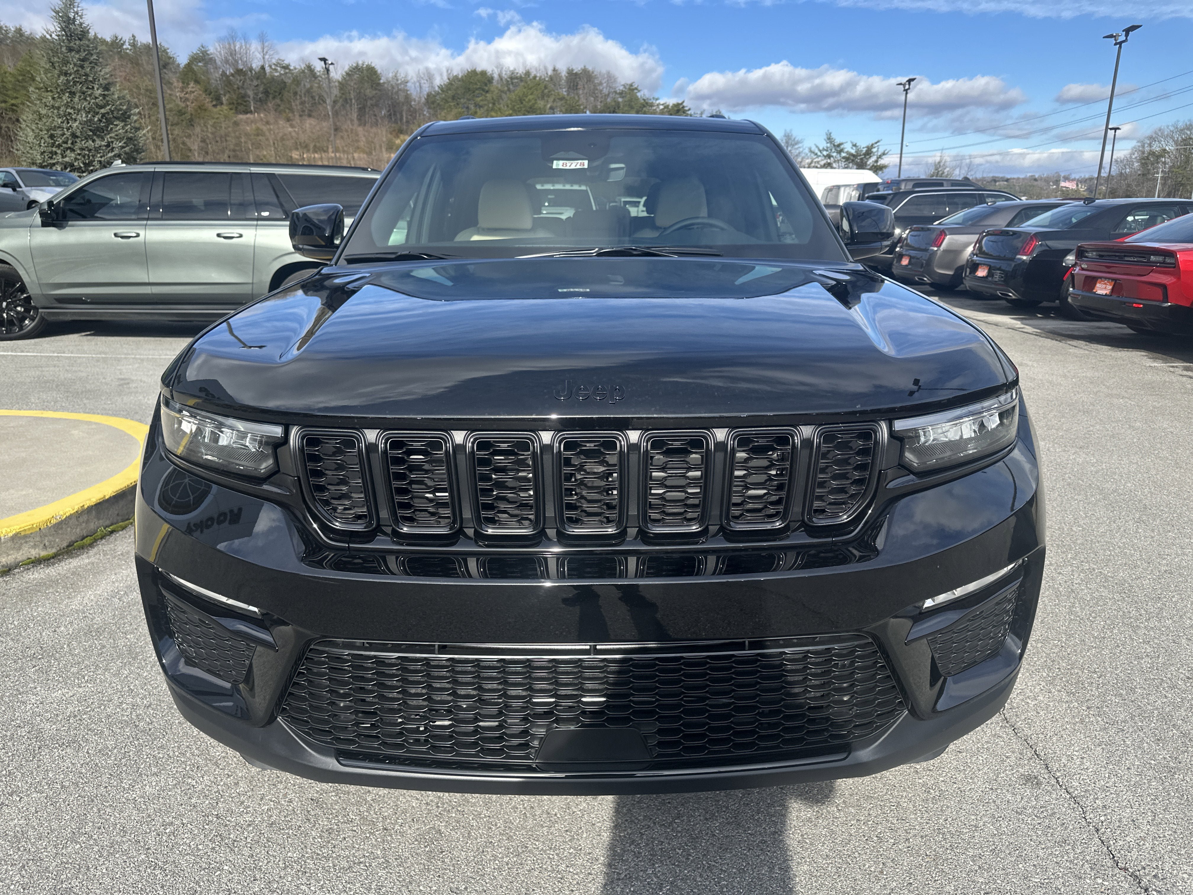 New 2025 Jeep Grand Cherokee Limited w/ Black Appearance Package AWD/4WD image 3
