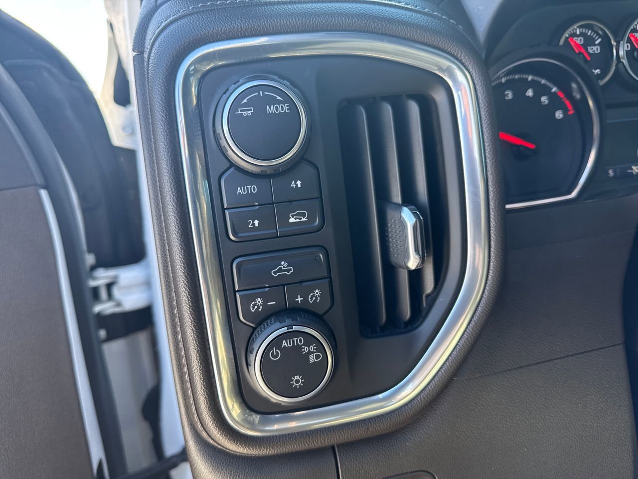 Used 2020 Chevrolet Silverado 1500 LT w/ All-Star Edition image 19