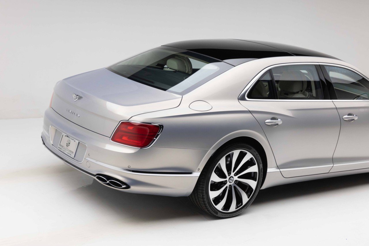 Used 2024 Bentley Flying Spur Azure AWD/4WD image 31