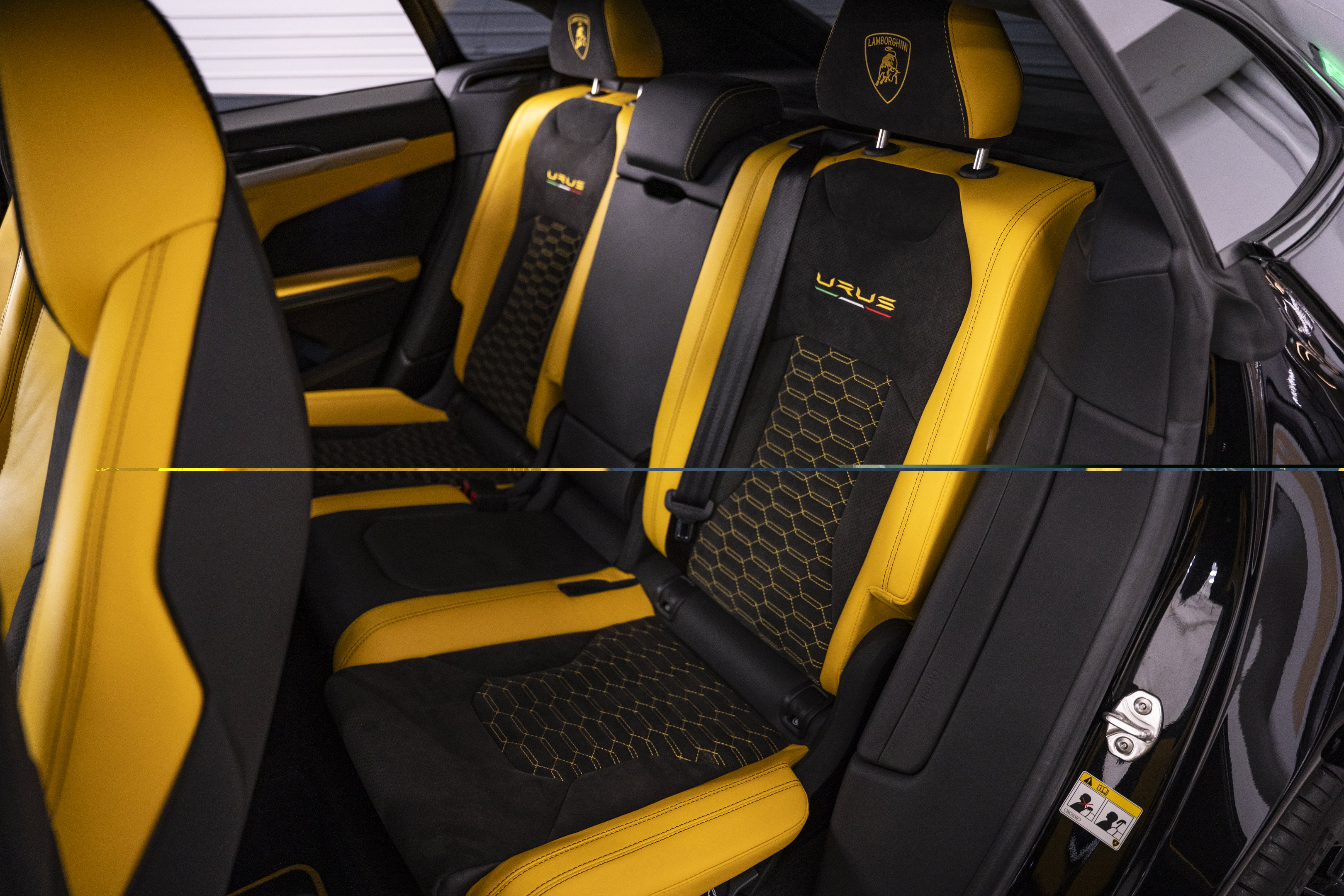 Used 2022 Lamborghini Urus AWD/4WD image 23