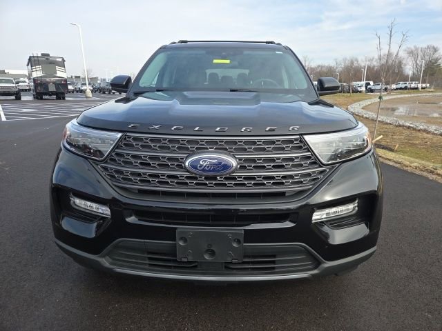 Certified 2023 Ford Explorer XLT w/ Equipment Group 202A image 3