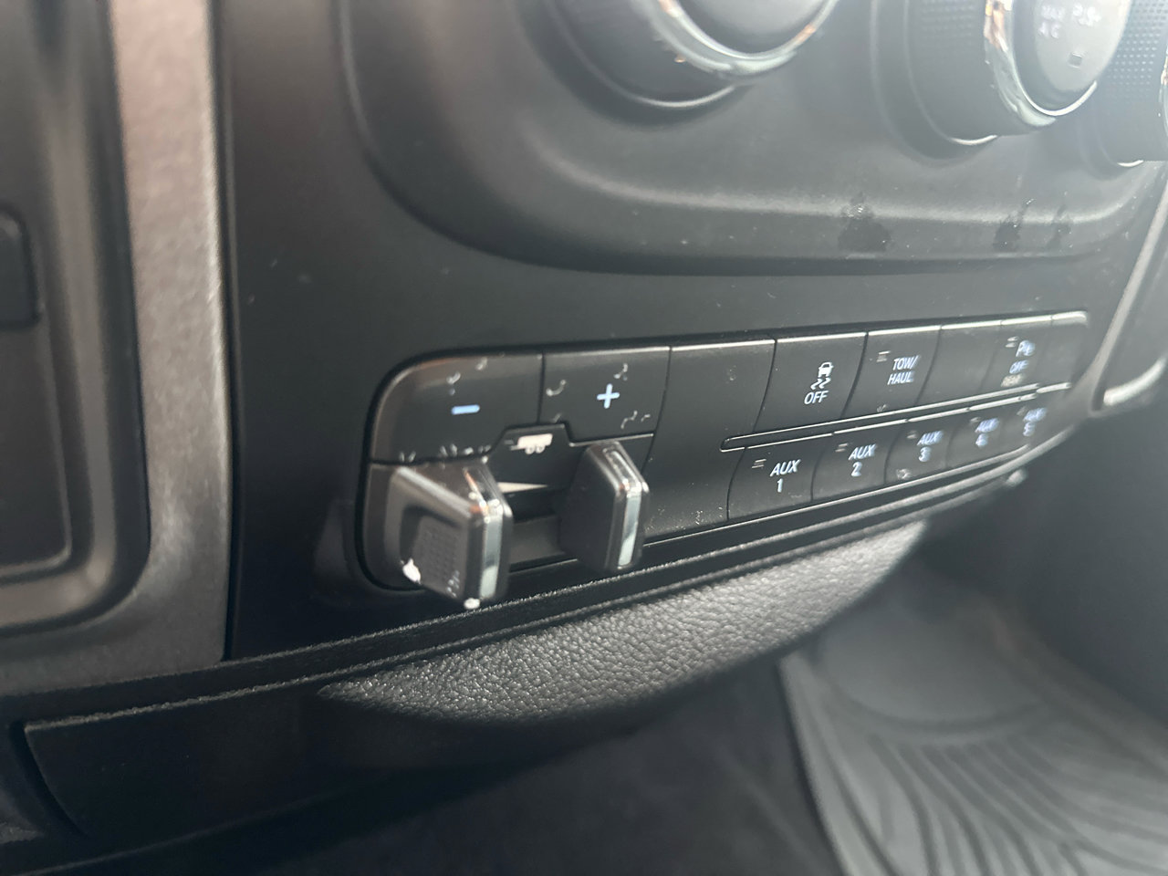 Used 2018 RAM 2500 Tradesman w/ Chrome Appearance Group image 40