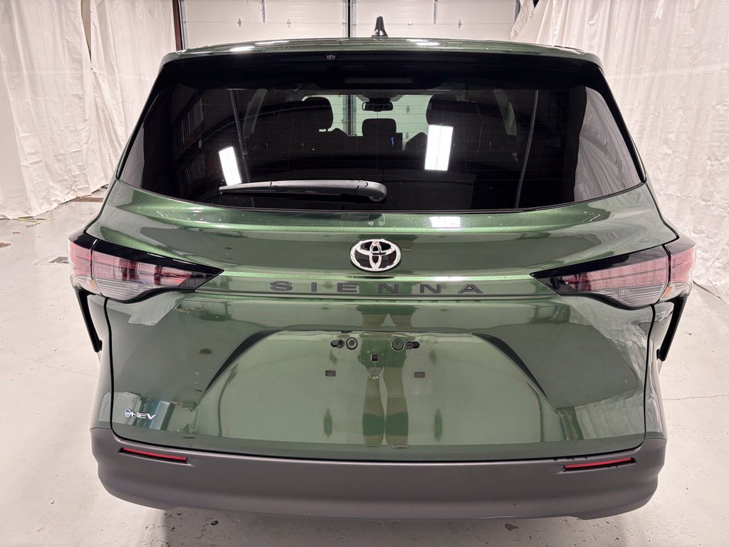 Used 2026 Toyota Sienna LE FWD image 6