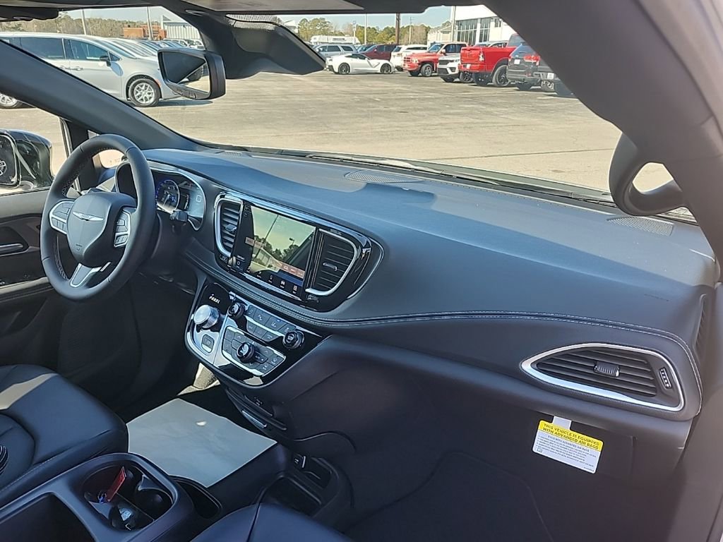 New 2026 Chrysler Pacifica Select image 34