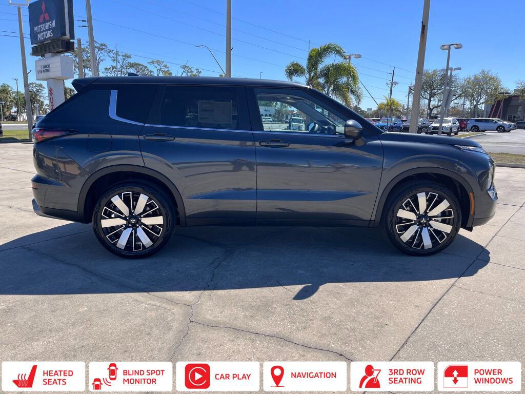 New 2025 Mitsubishi Outlander SE image 2