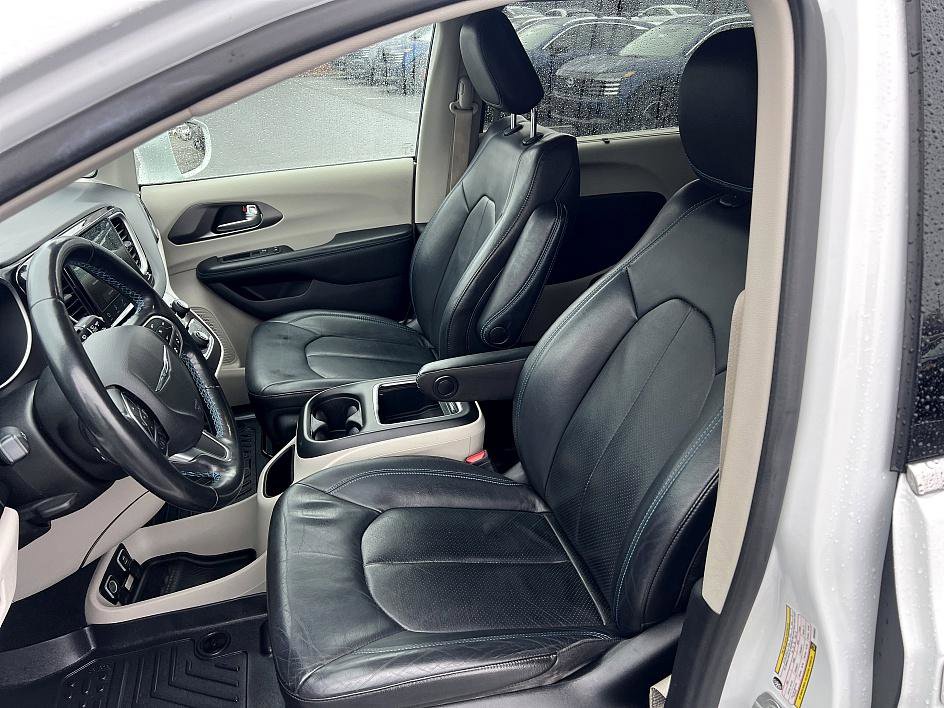 Used 2021 Chrysler Pacifica Touring-L image 14