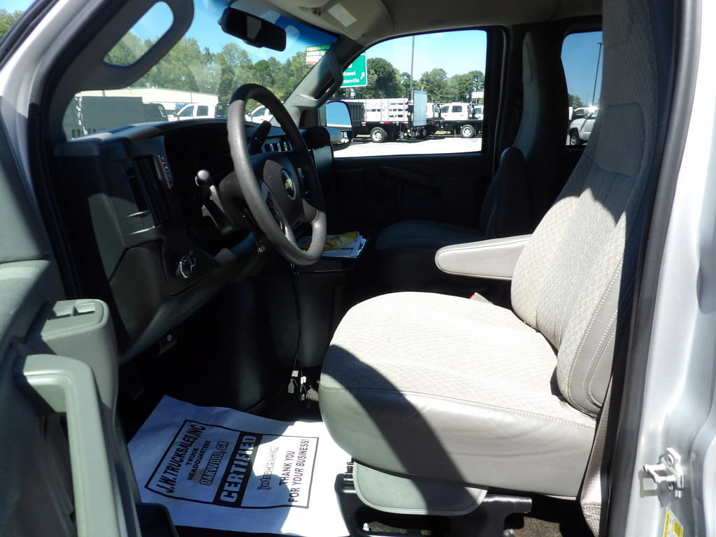 Used 2017 Chevrolet Express 3500 LT w/ LT Preferred Equipment Group RWD image 17