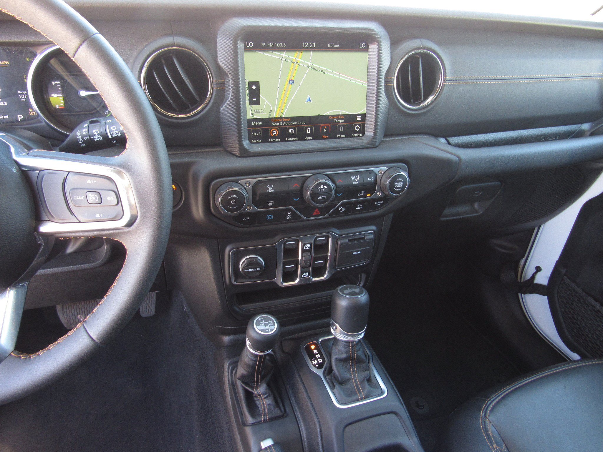 Used 2023 Jeep Wrangler Unlimited Sahara AWD/4WD image 17