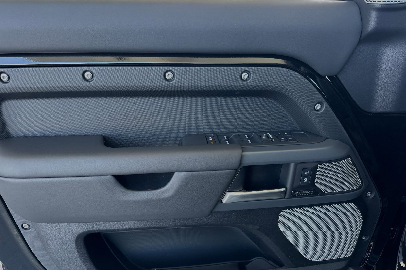 New 2024 Land Rover Defender 130 X-Dynamic SE image 11