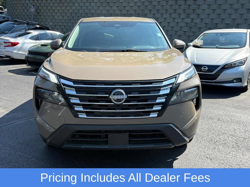 Used 2024 Nissan Rogue SV AWD/4WD image 3