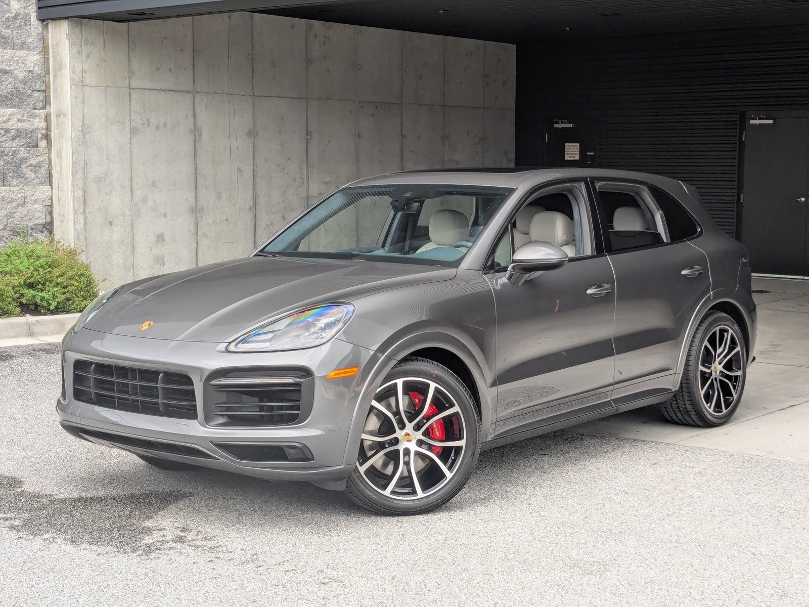 Certified 2023 Porsche Cayenne GTS AWD/4WD image 1