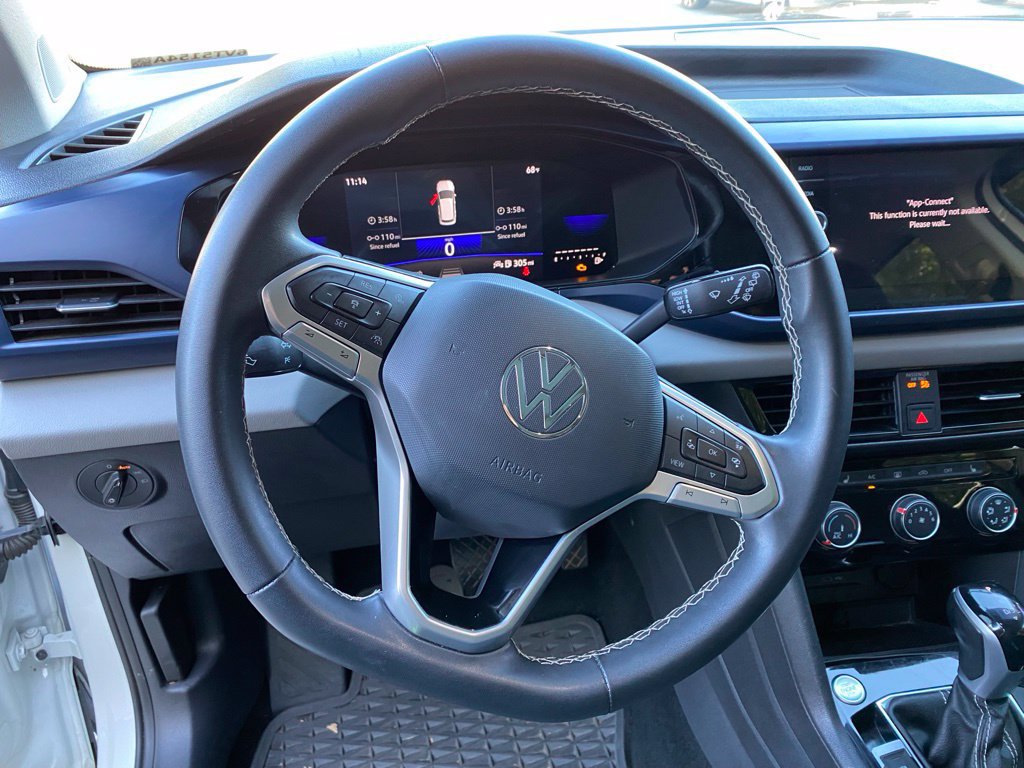 Used 2023 Volkswagen Taos SE w/ Panoramic Sunroof Package FWD image 7