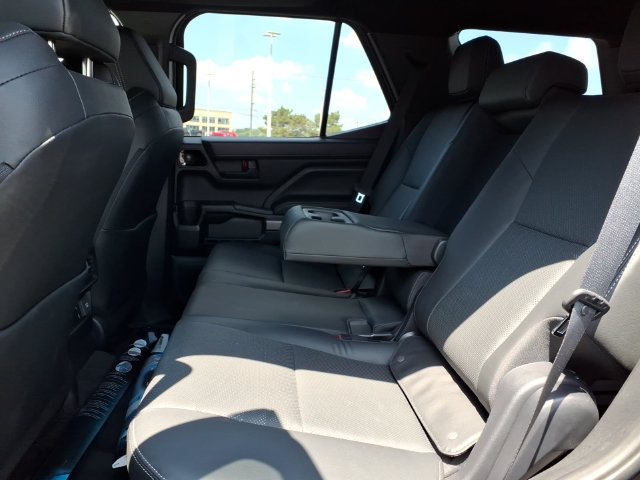 Used 2025 Toyota 4Runner TRD Off-Road Premium AWD/4WD image 7