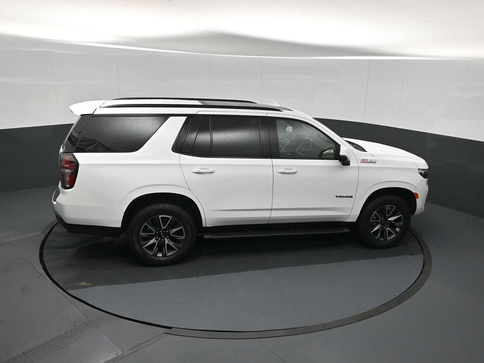 Used 2023 Chevrolet Tahoe Z71 w/ Luxury Package AWD/4WD image 17