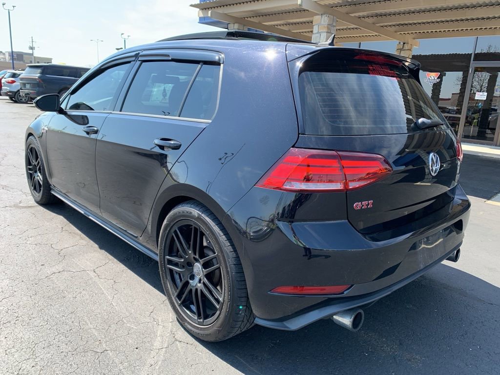Used 2018 Volkswagen GTI SE FWD image 5
