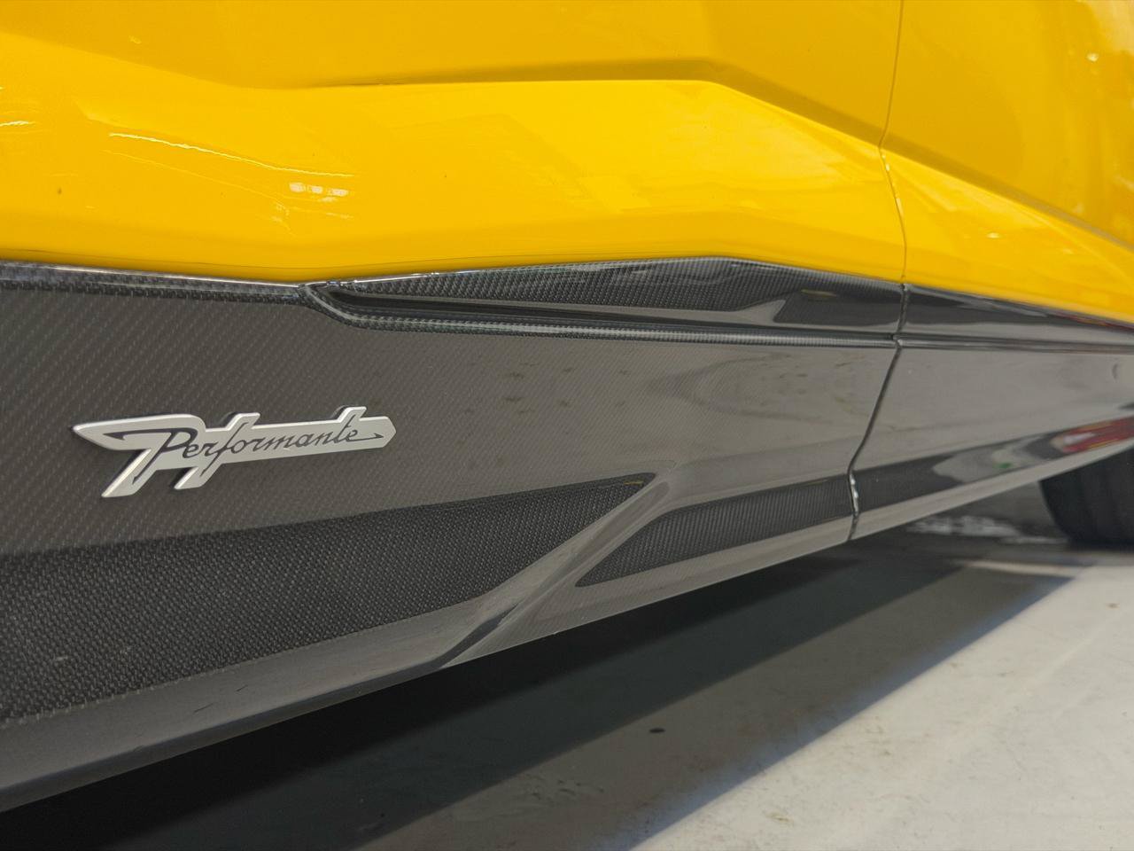 Used 2023 Lamborghini Urus Performante AWD/4WD image 21