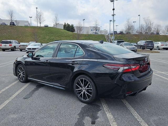 Used 2024 Toyota Camry SE w/ Cold Weather Package image 3
