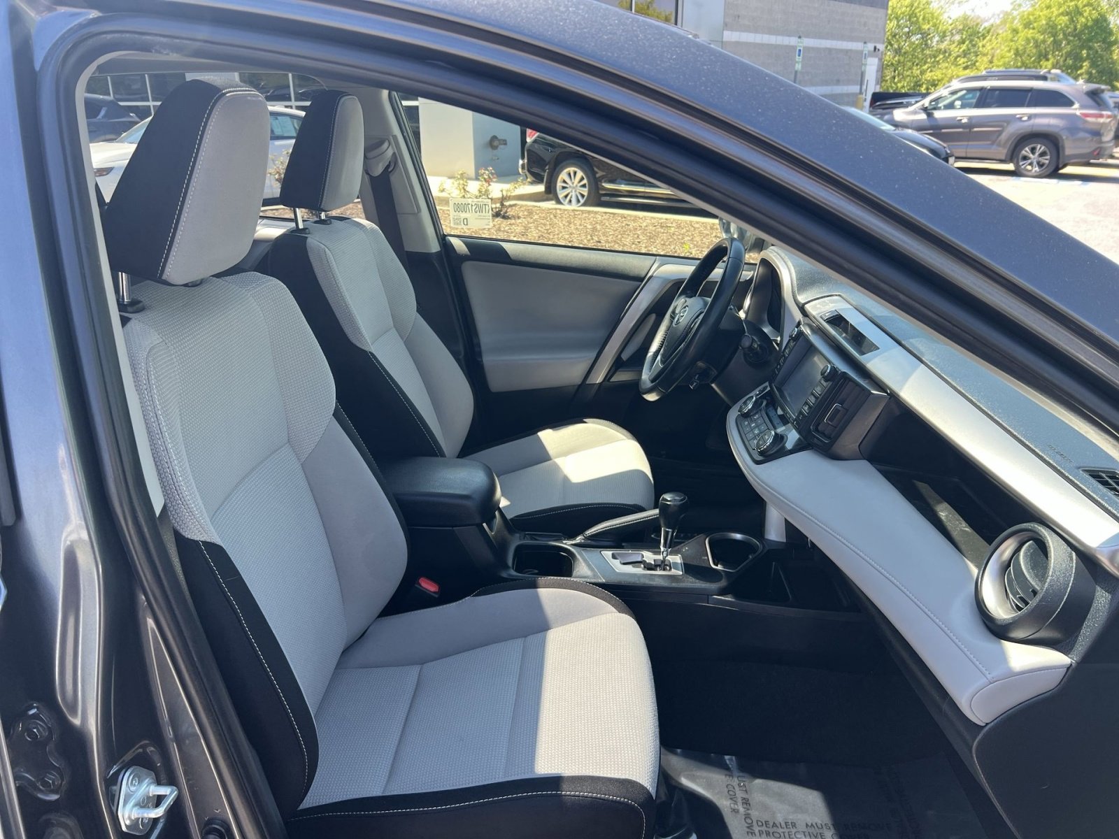 Used 2017 Toyota RAV4 XLE AWD/4WD image 34