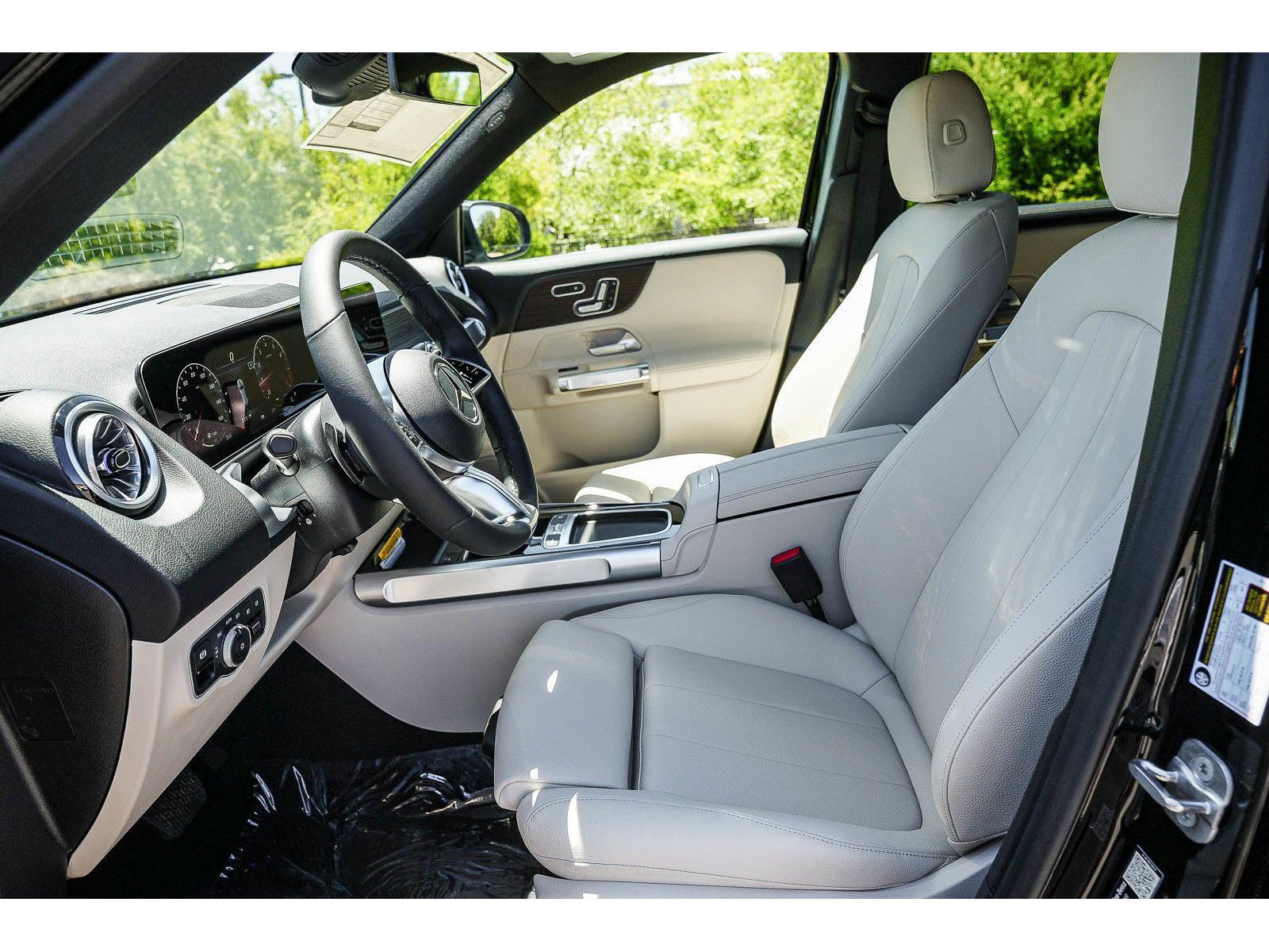 New 2026 Mercedes-Benz GLB 250 4MATIC image 17