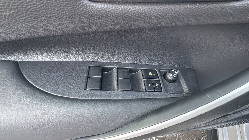 Used 2025 Toyota Corolla SE FWD image 14