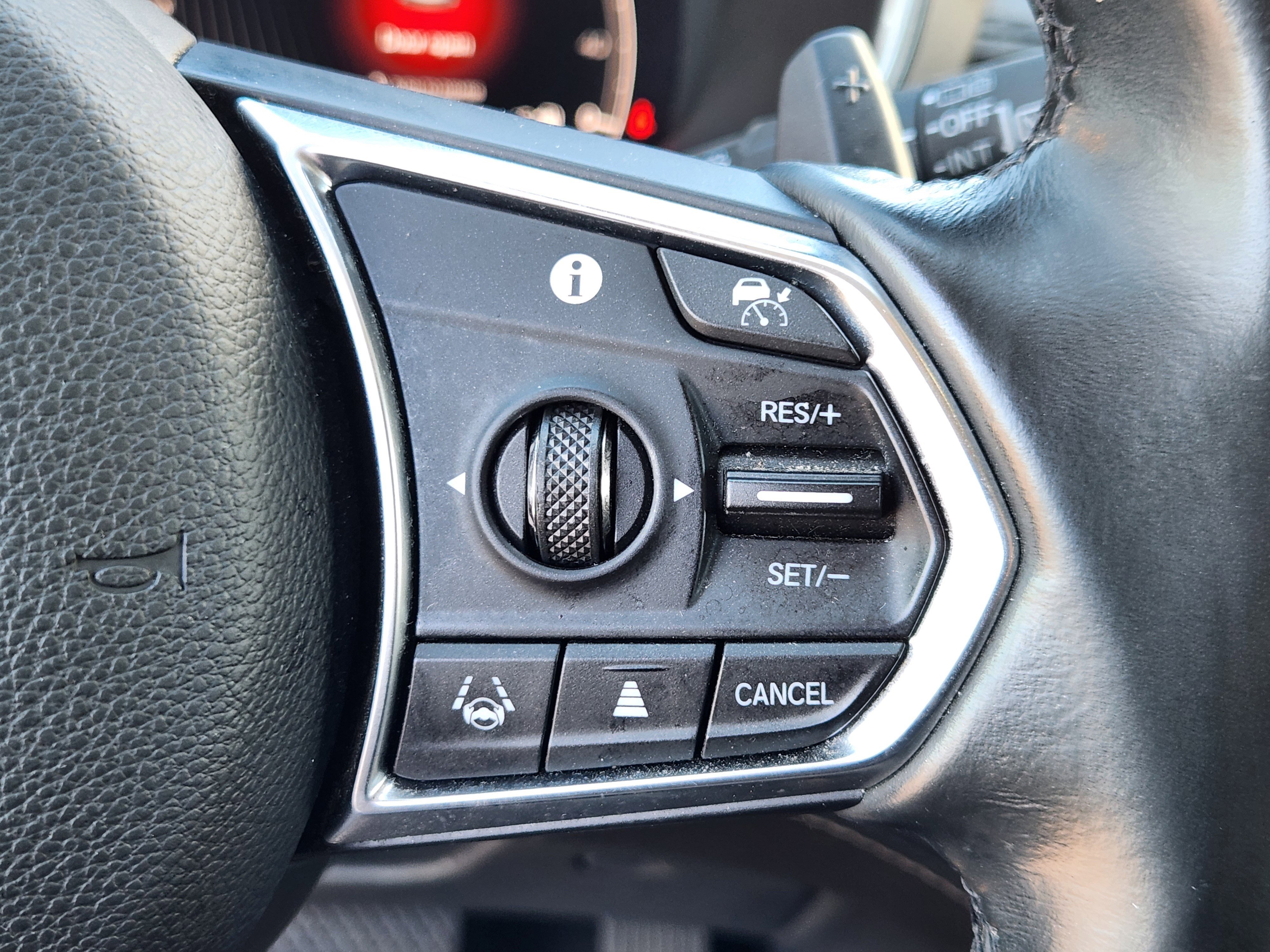 Used 2023 Acura MDX SH-AWD w/ Advance Package image 27